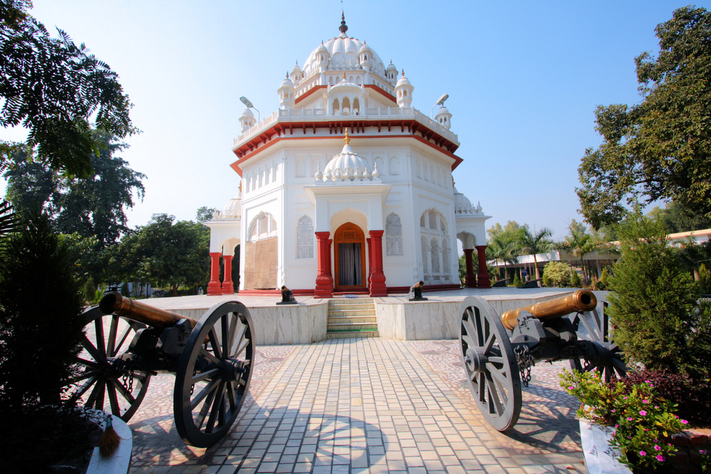 Dehradun to Firozpur Taxi