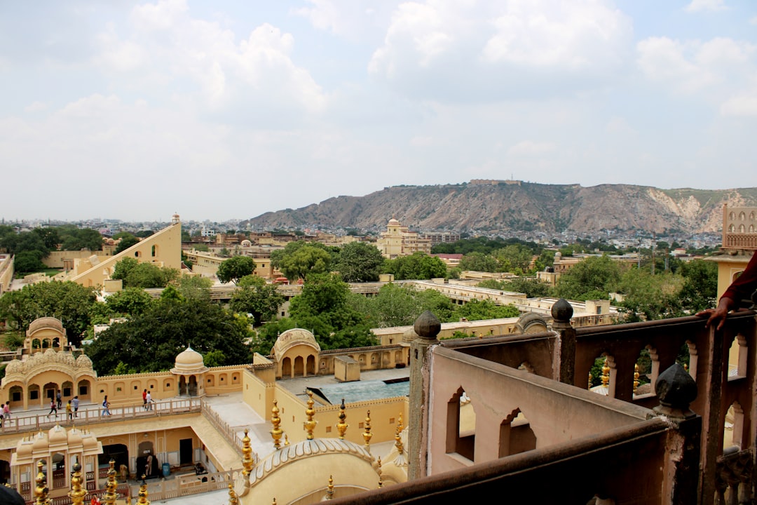 Dehradun to Jaipur Cabs